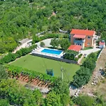 Petra, - Makarska فيلة Šestanovac